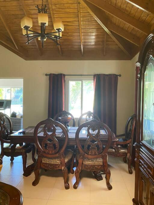 Sunset Palms & Villa Management Ltd Richmond ภายนอก รูปภาพ