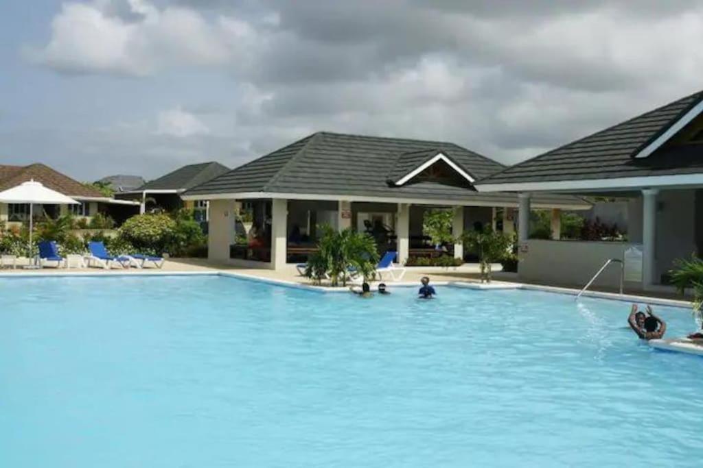 Sunset Palms & Villa Management Ltd Richmond ภายนอก รูปภาพ